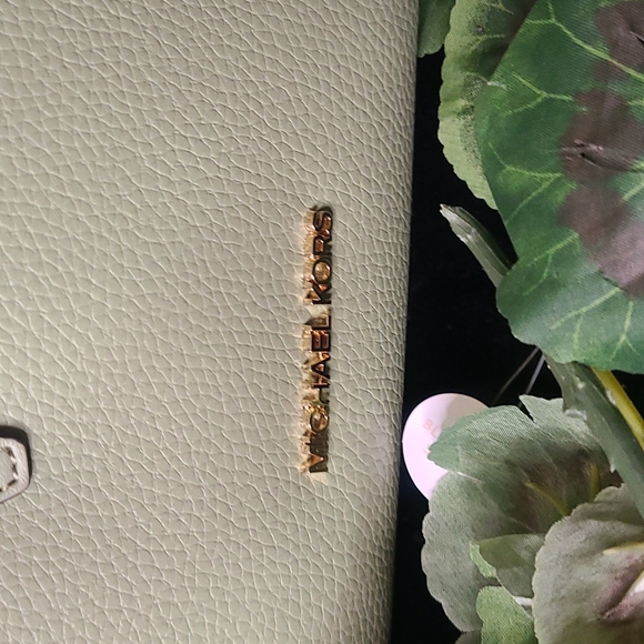 Michael Kors tote - Picture 2 of 7